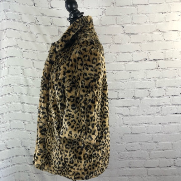 FOREVER 21 FAUX FUR 3/4 Sleeve Cheetah Coat. SIZE(S) - Picture 7 of 17